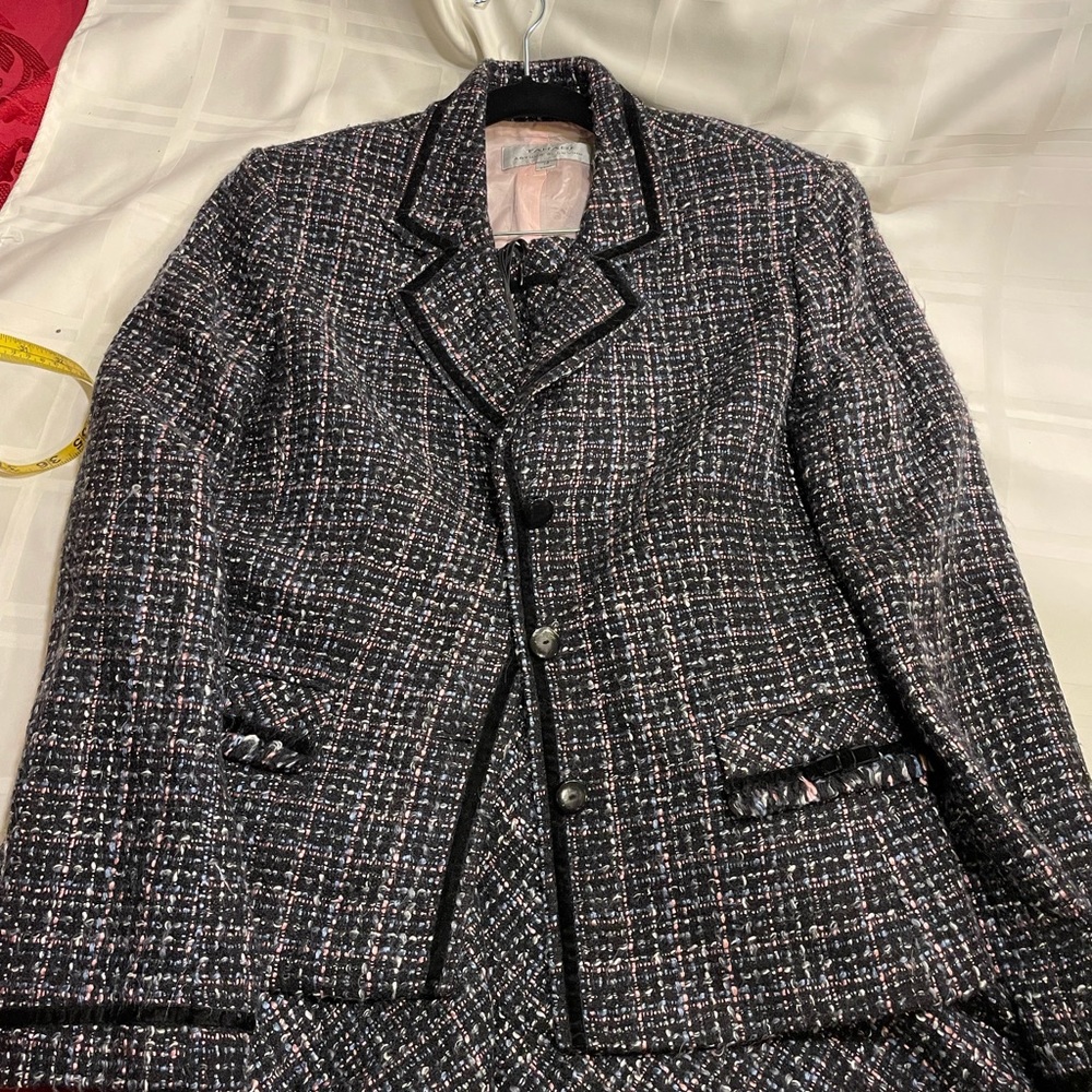 Tahari women’s suit